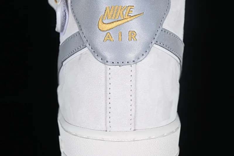 All categories Nk Air Force 1 Air Force series Nk Air Force 1 Mid Air Force mid-top Nk Air Force 1'07 Mid small hook gray suede Air Force One mid-top casual sneakers KG3031-012